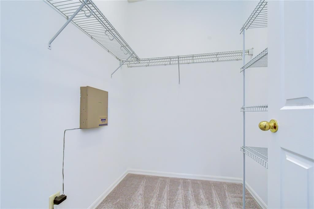 На продажу: $375,000 (4 спален, 2 ванн, 1722 Квадратных фут)