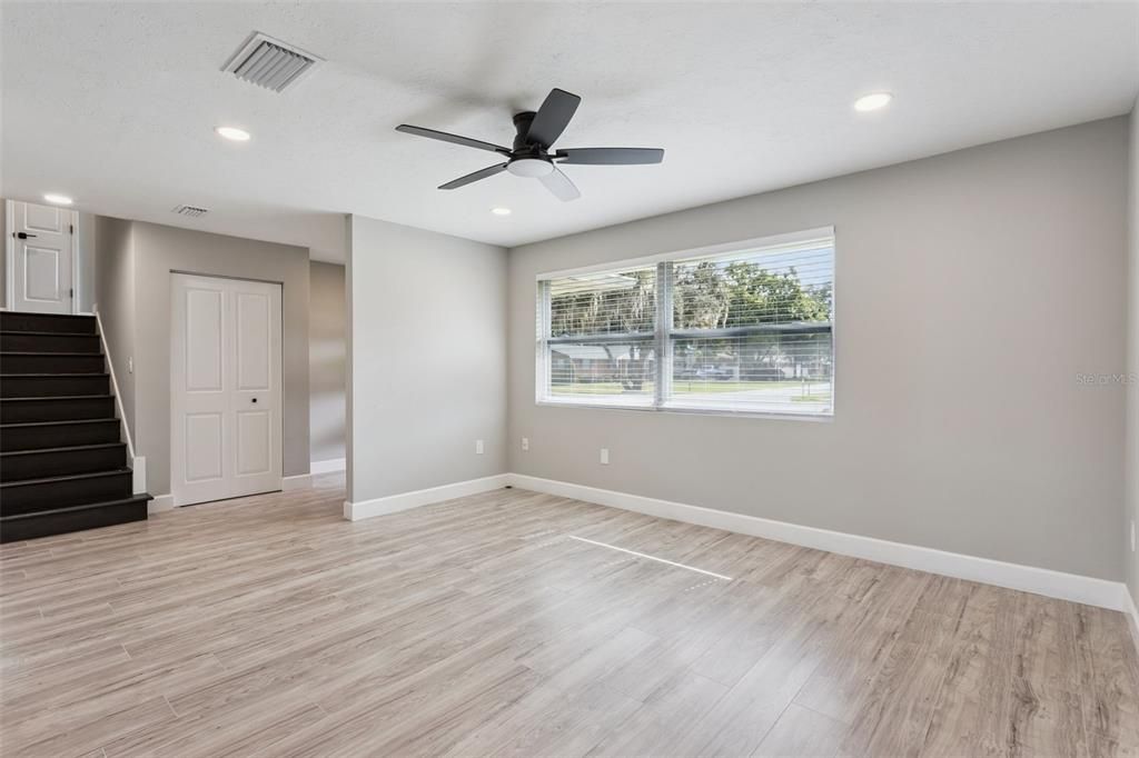 En Venta: $369,900 (3 camas, 2 baños, 1328 Pies cuadrados)