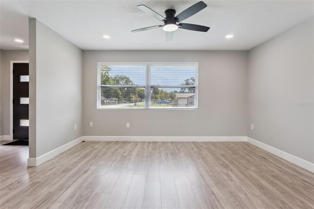 En Venta: $369,900 (3 camas, 2 baños, 1328 Pies cuadrados)