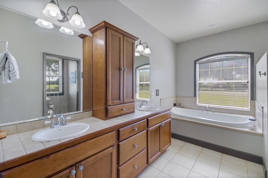 For Sale: $969,000 (3 beds, 2 baths, 2834 Square Feet)