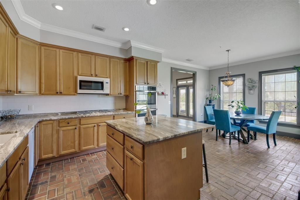 For Sale: $969,000 (3 beds, 2 baths, 2834 Square Feet)
