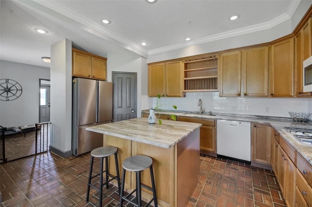 For Sale: $969,000 (3 beds, 2 baths, 2834 Square Feet)