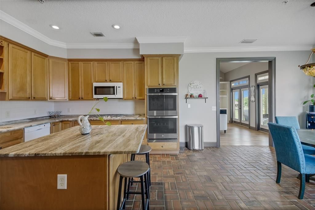 For Sale: $969,000 (3 beds, 2 baths, 2834 Square Feet)