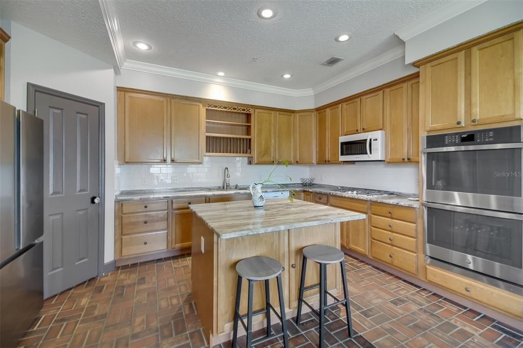 For Sale: $969,000 (3 beds, 2 baths, 2834 Square Feet)