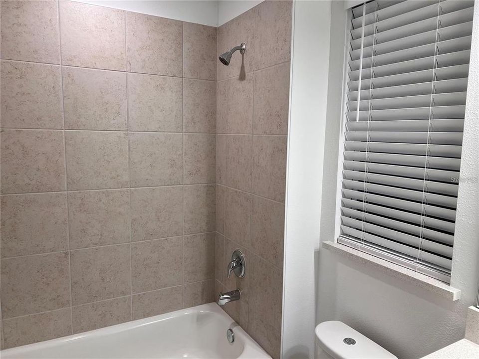 Activo con contrato: $3,100 (4 camas, 3 baños, 2048 Pies cuadrados)