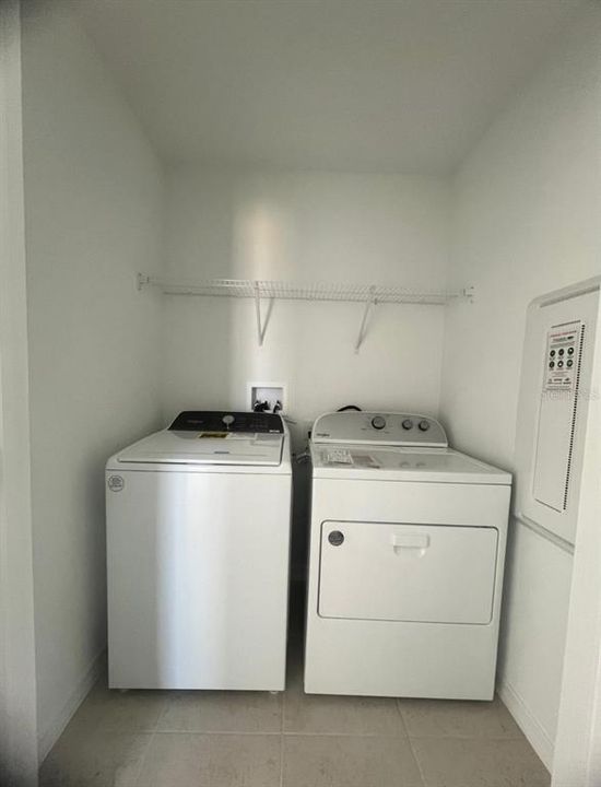 Activo con contrato: $3,100 (4 camas, 3 baños, 2048 Pies cuadrados)