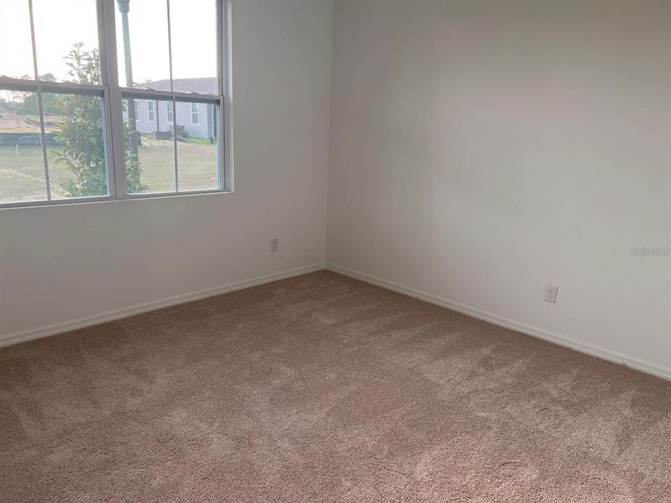 Activo con contrato: $3,100 (4 camas, 3 baños, 2048 Pies cuadrados)