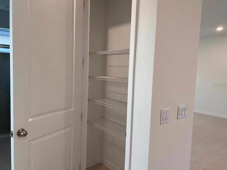 Activo con contrato: $3,100 (4 camas, 3 baños, 2048 Pies cuadrados)