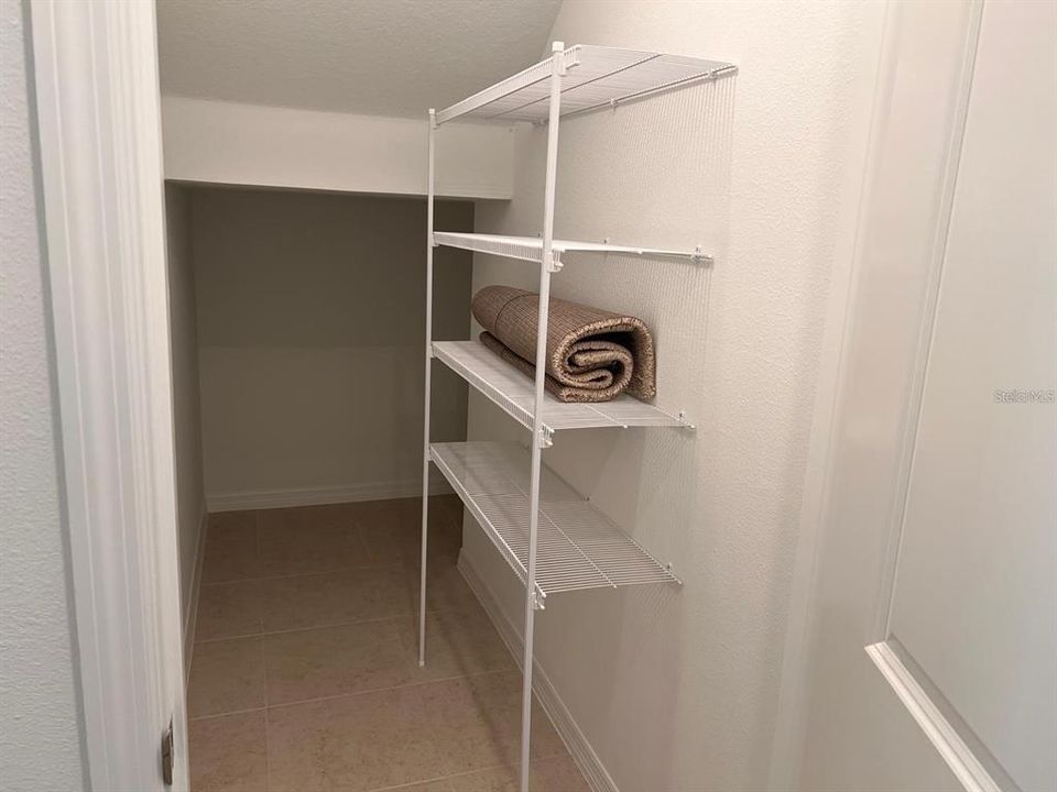 Activo con contrato: $3,100 (4 camas, 3 baños, 2048 Pies cuadrados)