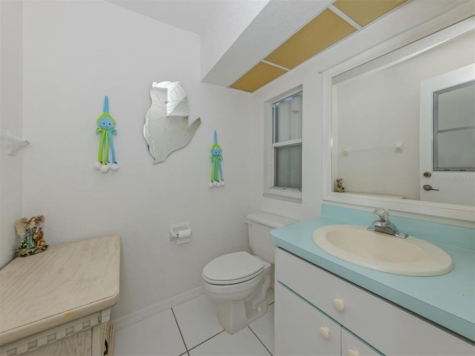 На продажу: $399,500 (3 спален, 2 ванн, 2044 Квадратных фут)
