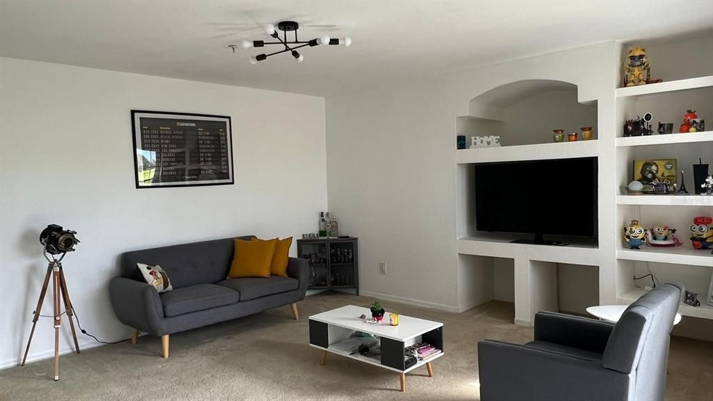 For Sale: $194,500 (2 beds, 2 baths, 1133 Square Feet)