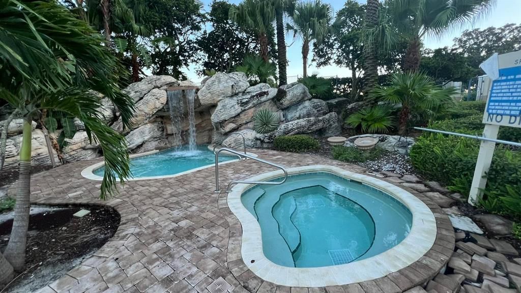 For Sale: $194,500 (2 beds, 2 baths, 1133 Square Feet)