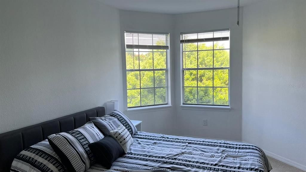 For Sale: $194,500 (2 beds, 2 baths, 1133 Square Feet)