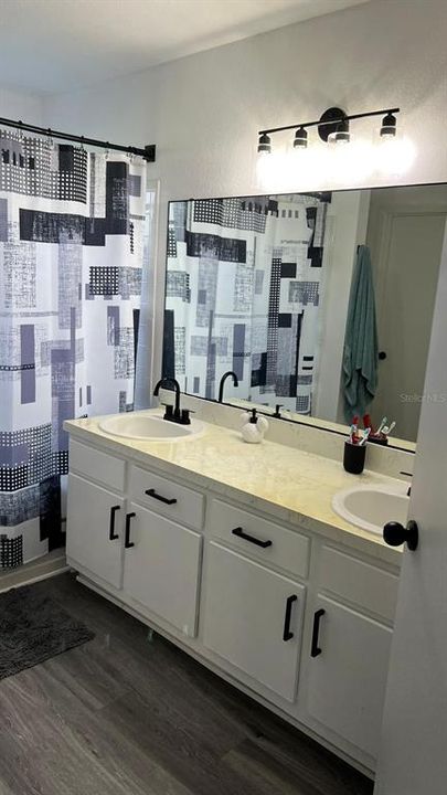 For Sale: $194,500 (2 beds, 2 baths, 1133 Square Feet)
