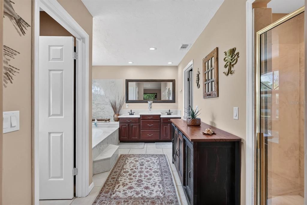 For Sale: $374,900 (2 beds, 2 baths, 2157 Square Feet)