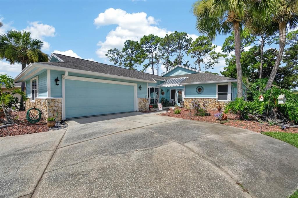 For Sale: $374,900 (2 beds, 2 baths, 2157 Square Feet)
