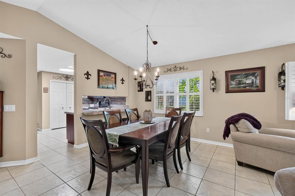 For Sale: $374,900 (2 beds, 2 baths, 2157 Square Feet)