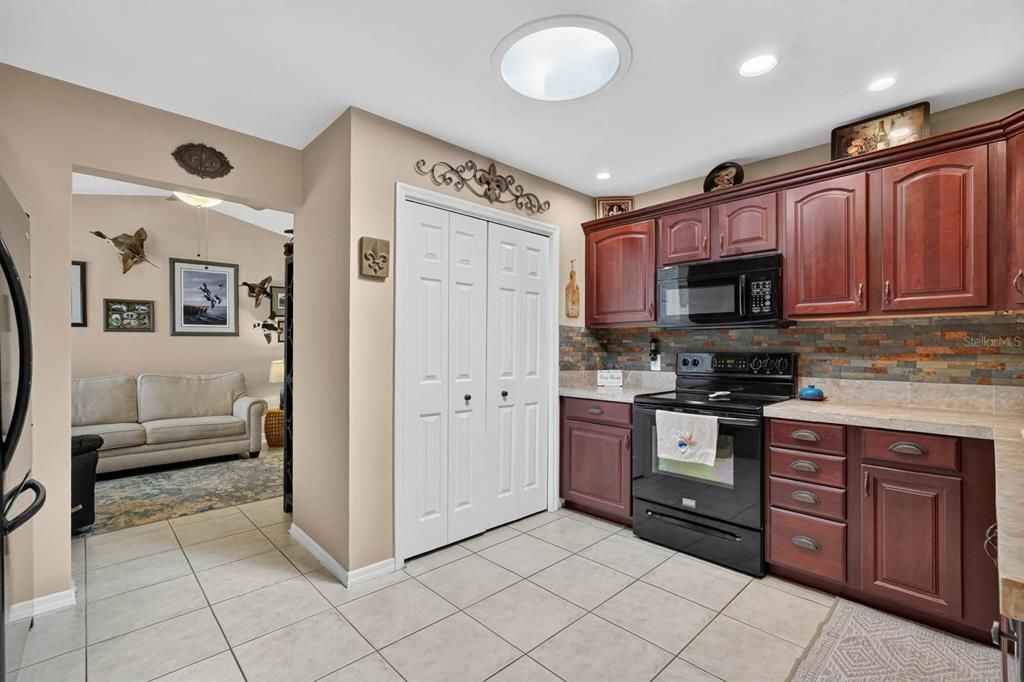 For Sale: $374,900 (2 beds, 2 baths, 2157 Square Feet)