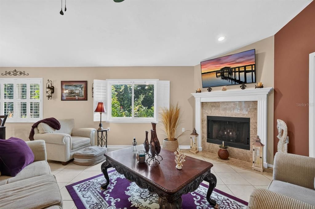 For Sale: $374,900 (2 beds, 2 baths, 2157 Square Feet)