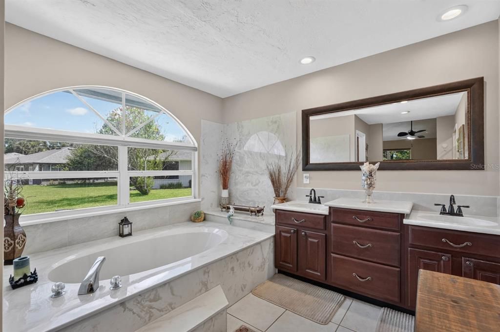 For Sale: $374,900 (2 beds, 2 baths, 2157 Square Feet)