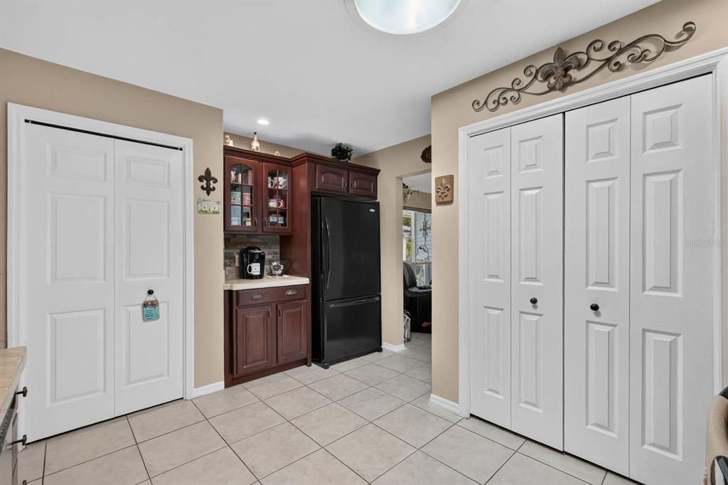 For Sale: $374,900 (2 beds, 2 baths, 2157 Square Feet)