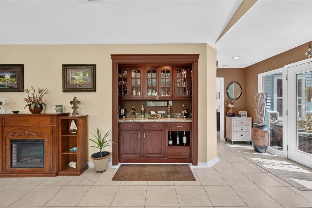 For Sale: $374,900 (2 beds, 2 baths, 2157 Square Feet)