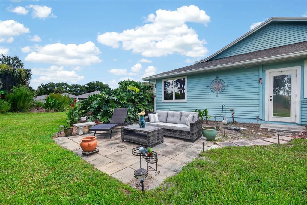 For Sale: $374,900 (2 beds, 2 baths, 2157 Square Feet)