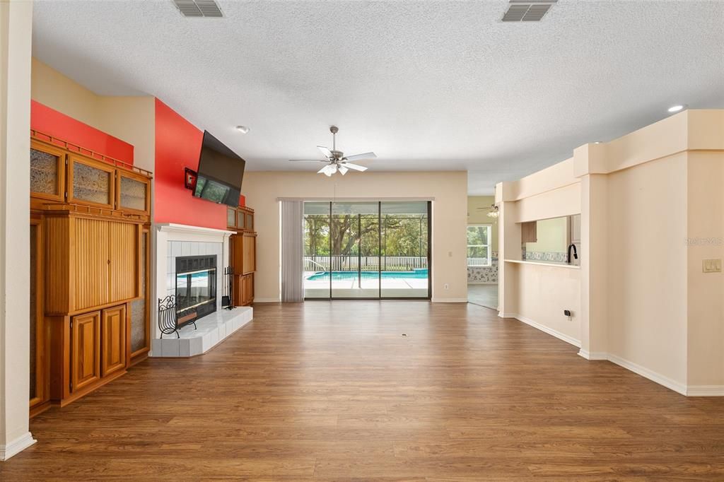 For Sale: $429,900 (3 beds, 2 baths, 2031 Square Feet)
