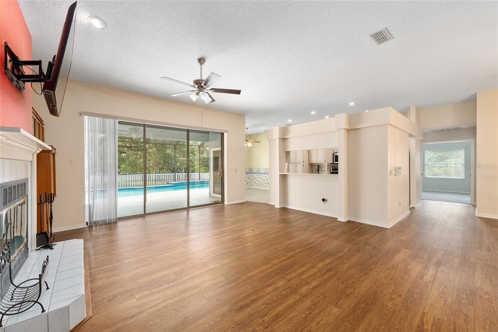 For Sale: $429,900 (3 beds, 2 baths, 2031 Square Feet)