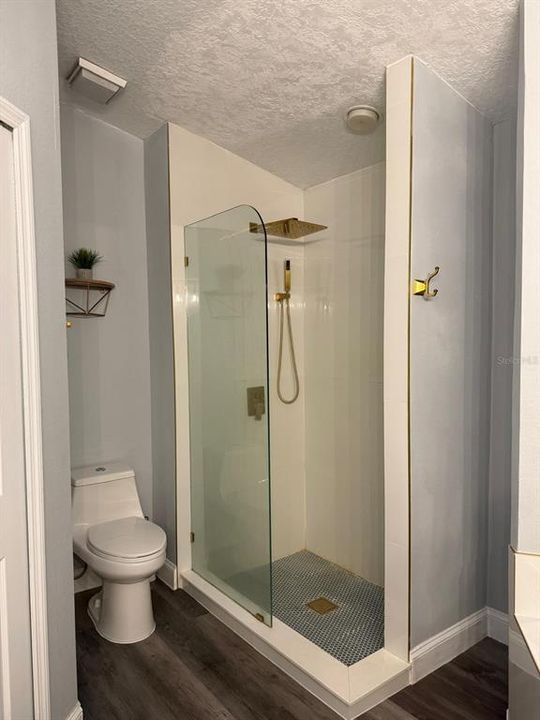 For Rent: $2,600 (3 beds, 2 baths, 1080 Square Feet)