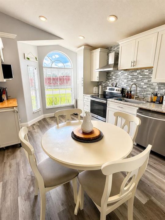 For Rent: $2,600 (3 beds, 2 baths, 1080 Square Feet)