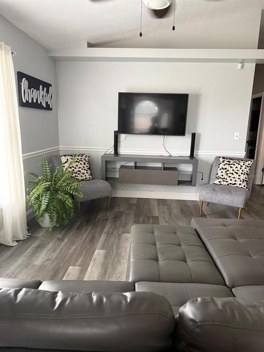 For Rent: $2,600 (3 beds, 2 baths, 1080 Square Feet)
