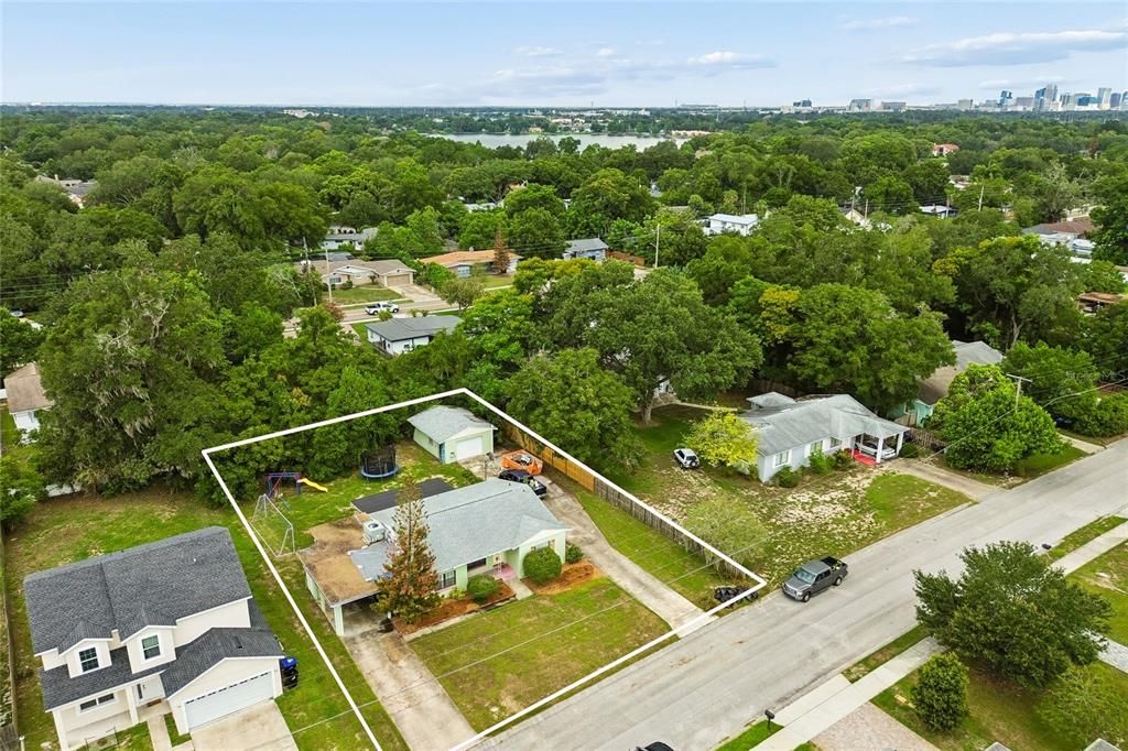 待售: $549,900 (0.34 acres)