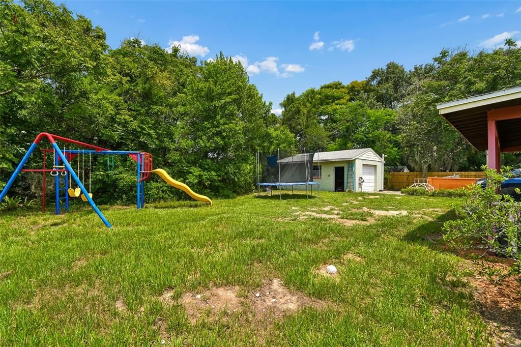 待售: $549,900 (0.34 acres)