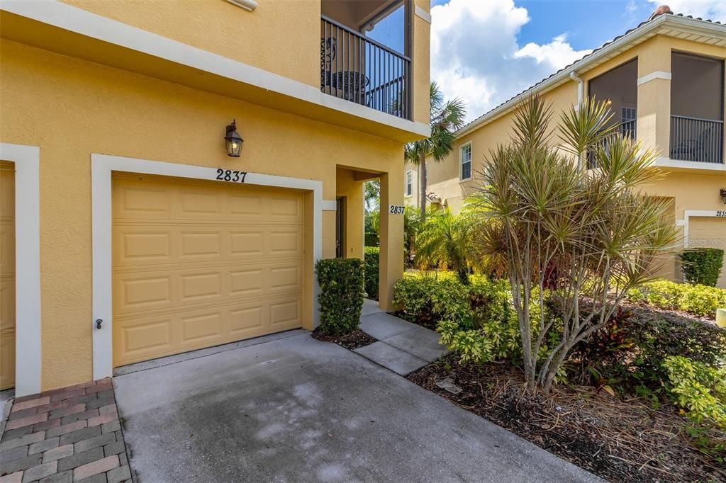 Active With Contract: $220,000 (2 beds, 2 baths, 1015 Square Feet)