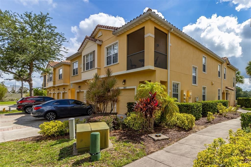 Active With Contract: $220,000 (2 beds, 2 baths, 1015 Square Feet)