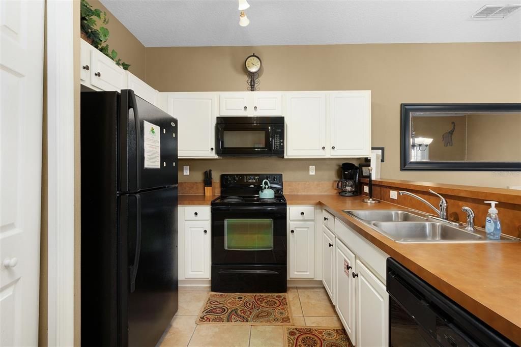 Active With Contract: $220,000 (2 beds, 2 baths, 1015 Square Feet)