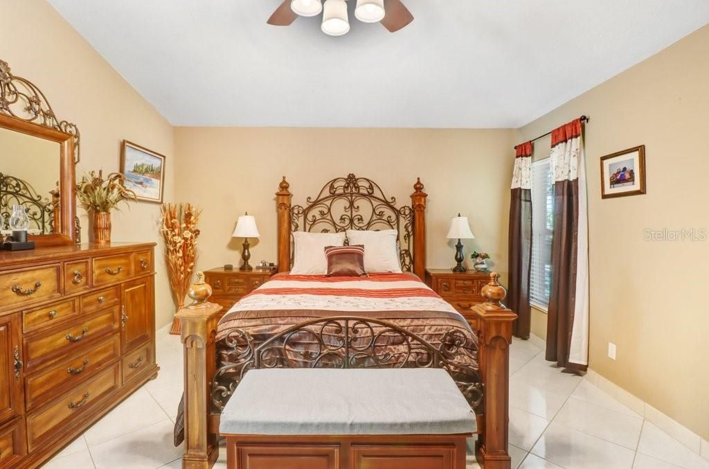 На продажу: $392,900 (3 спален, 2 ванн, 1847 Квадратных фут)