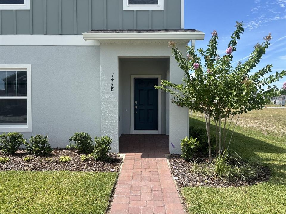 For Rent: $2,100 (4 beds, 3 baths, 1898 Square Feet)