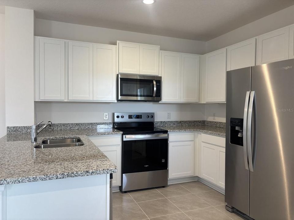 For Rent: $2,100 (4 beds, 3 baths, 1898 Square Feet)