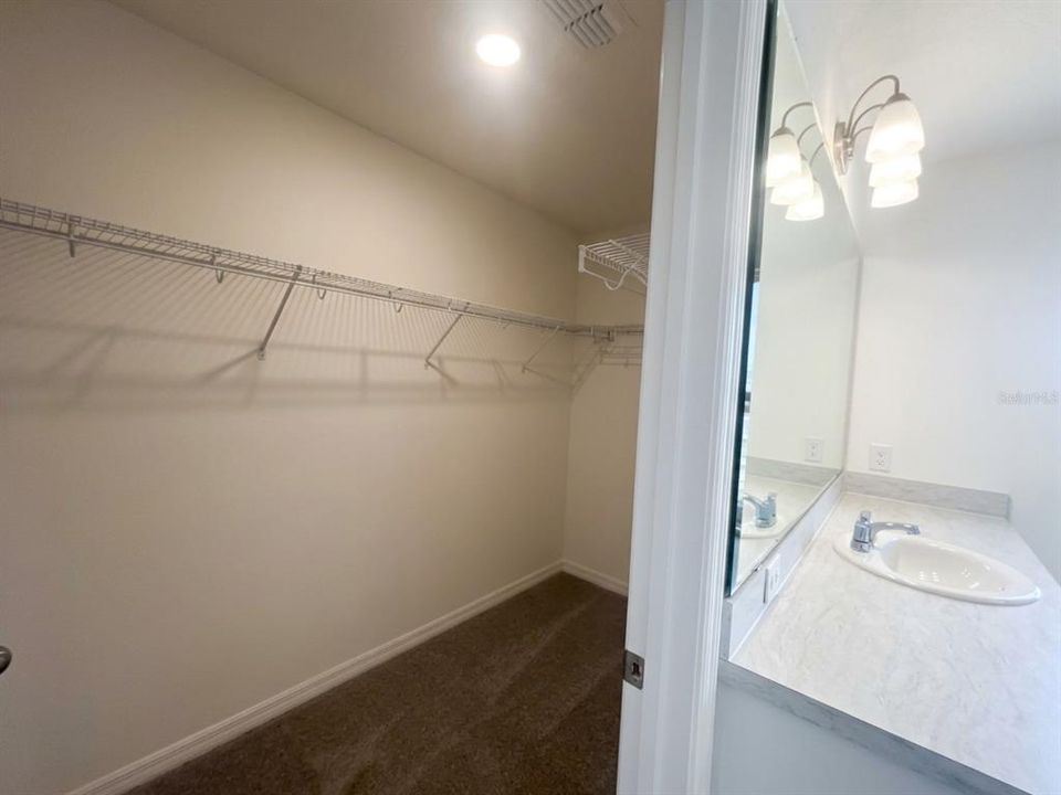 For Rent: $2,100 (4 beds, 3 baths, 1898 Square Feet)