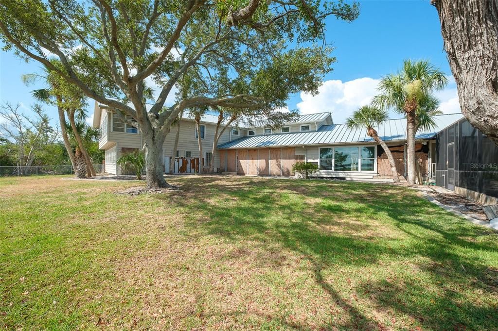 For Sale: $2,500,000 (6 beds, 5 baths, 6991 Square Feet)