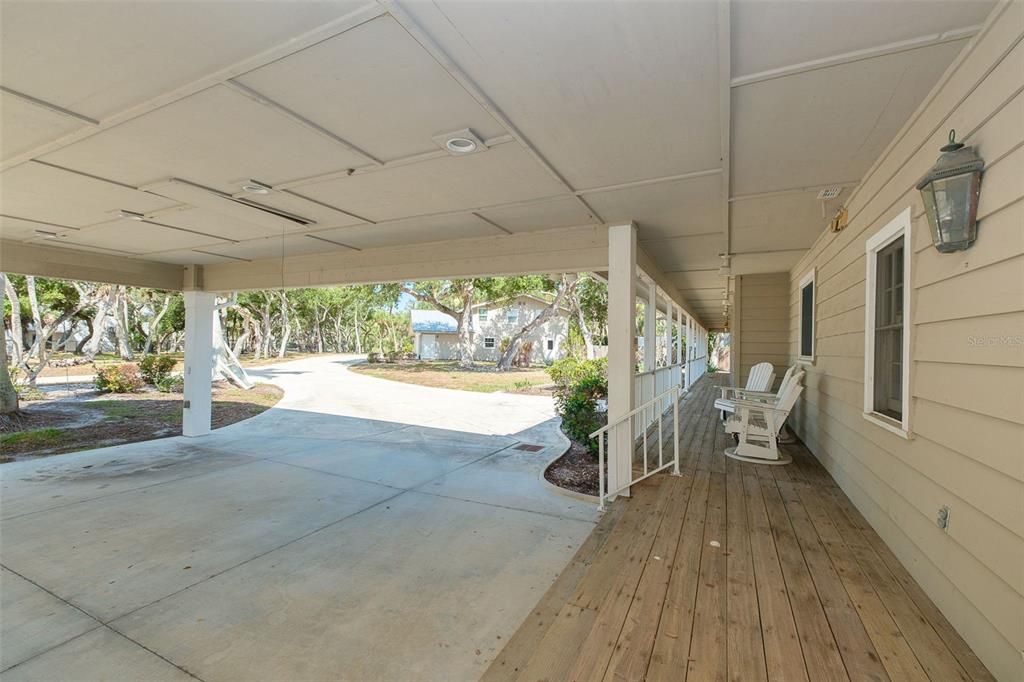 For Sale: $2,500,000 (6 beds, 5 baths, 6991 Square Feet)