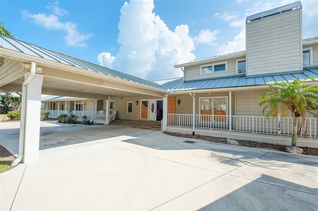 For Sale: $2,500,000 (6 beds, 5 baths, 6991 Square Feet)