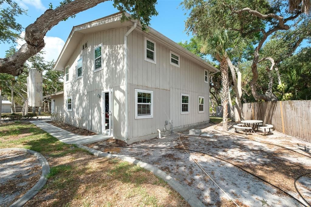 For Sale: $2,500,000 (6 beds, 5 baths, 6991 Square Feet)
