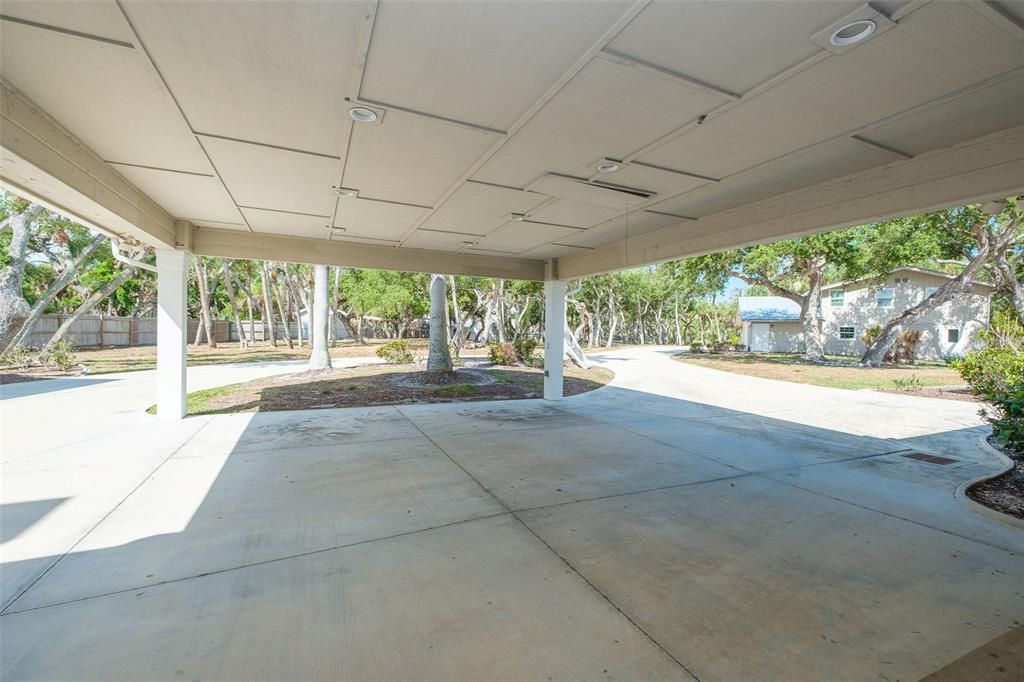 For Sale: $2,500,000 (6 beds, 5 baths, 6991 Square Feet)