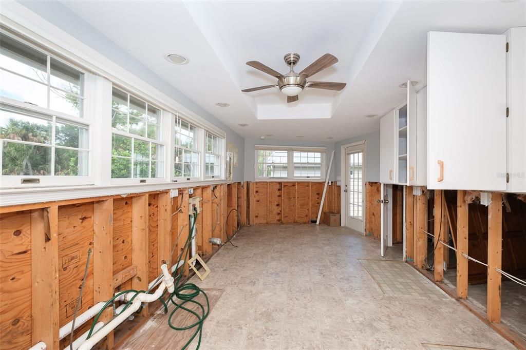 For Sale: $2,500,000 (6 beds, 5 baths, 6991 Square Feet)