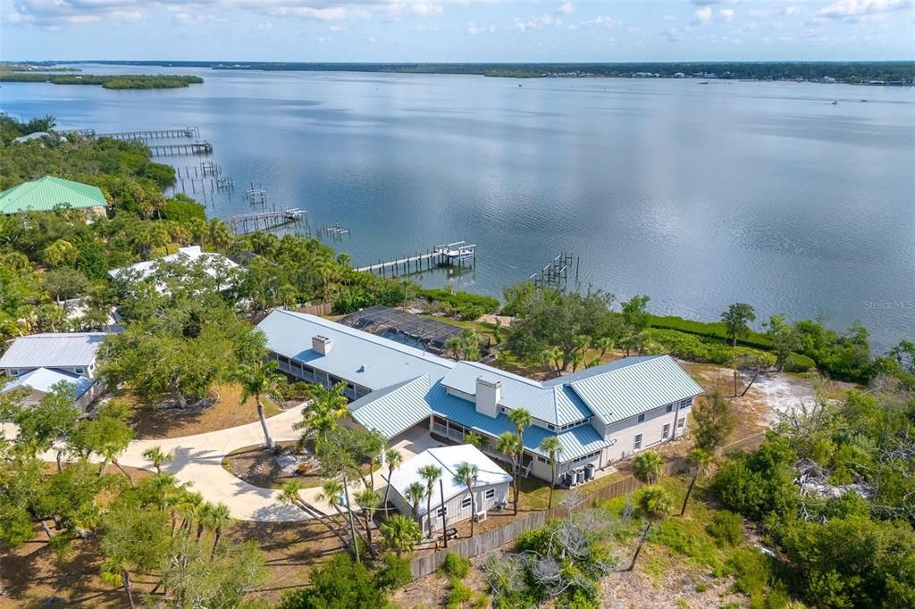 For Sale: $2,500,000 (6 beds, 5 baths, 6991 Square Feet)
