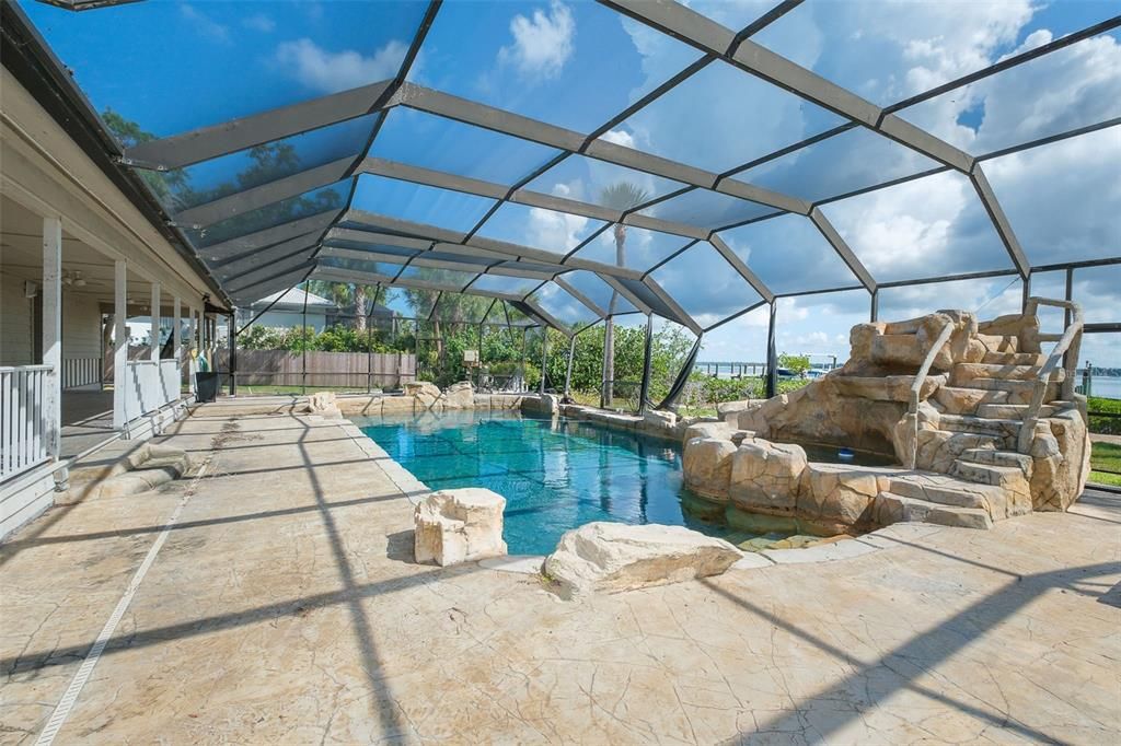 For Sale: $2,500,000 (6 beds, 5 baths, 6991 Square Feet)