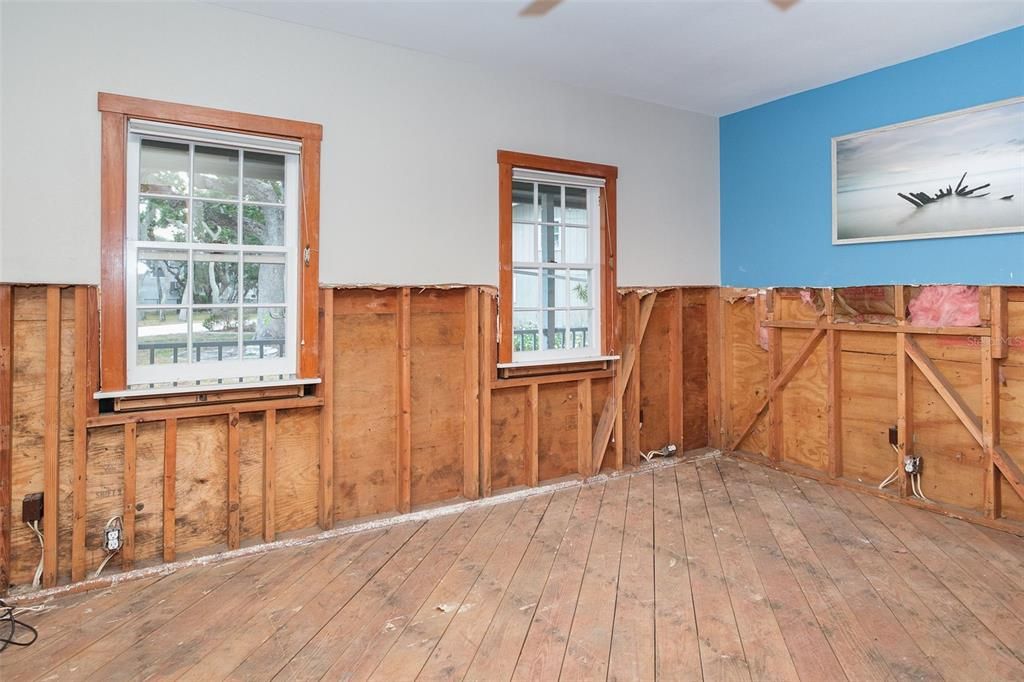 For Sale: $2,500,000 (6 beds, 5 baths, 6991 Square Feet)